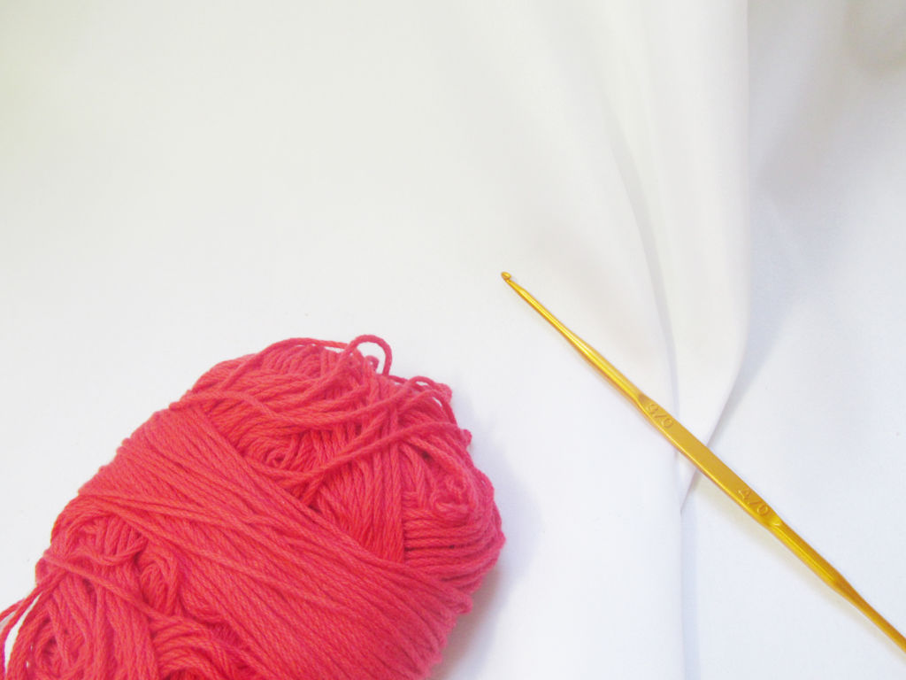 かぎ編みでアクセサリーを作ろう かぎ針編みの編み方やモチーフをご紹介 ハンドメイド無料レシピ かぎ編み 編み方 ハンドメイドの図書館 ハンドメイド情報サイト